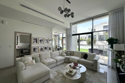 Вилла Al Furjan, Дубай, БАӘ-да 4 жатын бөлмелер, 336.03 м² № 748763 - фото 4