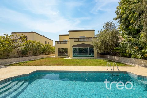 Villa zur Miete in Jumeirah Park, Dubai, VAE 4 Schlafzimmer, 402.73 m2 Nr. 753739 - Foto 2