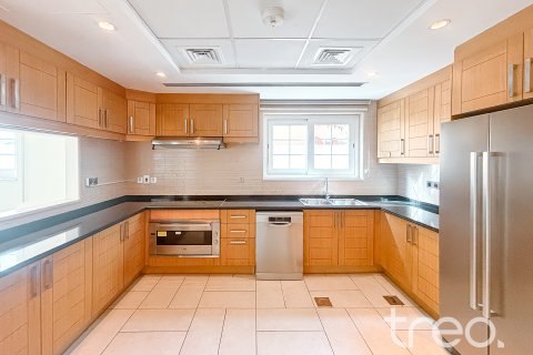 Villa in Jumeirah Park, Dubai, UAE 5 bedrooms, 435.62 sq.m. № 753740 - photo 10