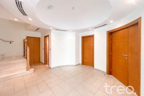 Villa in Jumeirah Park, Dubai, UAE 5 bedrooms, 435.62 sq.m. № 753740 - photo 12