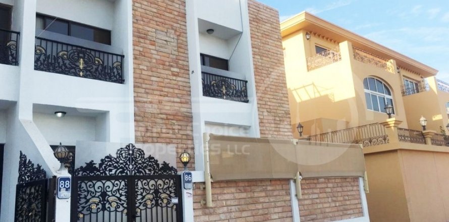ویلا در Al Khalidiya، Abu Dhabi ، امارات متحده عربی 4 خوابه ، 232.3 متر مربع.  شماره 407201