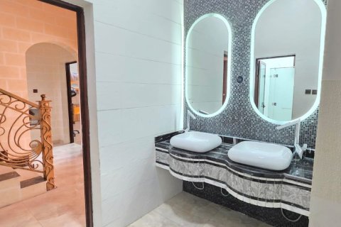 Vila v Khuzam, Ras Al Khaimah, SAE 4 spálne, 372 m2 č. 734856 - Fotografia 9