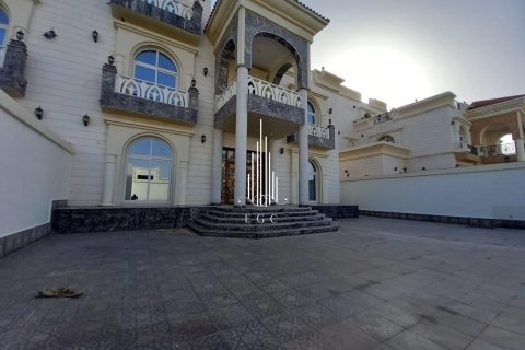 Vilă în Shakhbout City, Abu Dhabi, EAU 9 dormitoare, 789.7 mp.  №549024