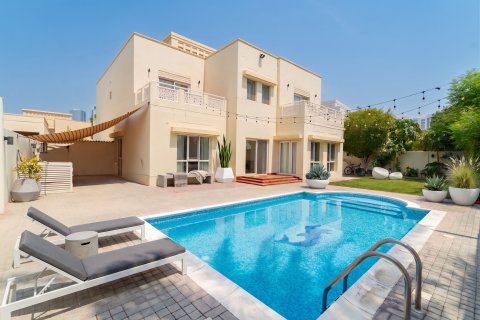 Villa in Dubai, VAE 6 slaapkamers, 628 vr.m. nr 761007