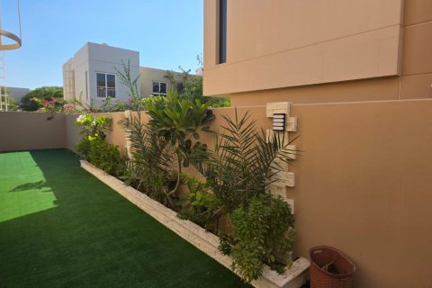 Таунхаус Muwaileh Commercial, Шарджа, БАӘ-да 4 жатын бөлмелер, 276.85 м² № 748577 - фото 3