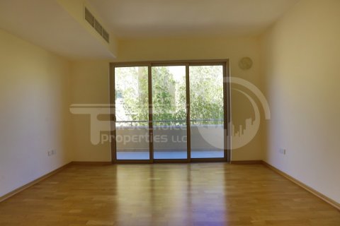 Зняти в оренду віллу в Al Raha Gardens, Абу-Даби, ОАЕ 4 спальні, 255.9м2, № 407076 - фото 8