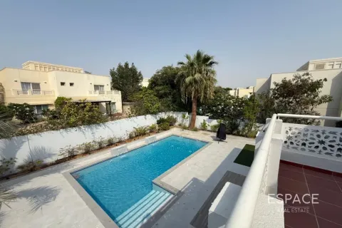 Villa te huur in Meadows, Dubai, VAE 5 slaapkamers, 391 vr.m., nr 738217 - foto 13