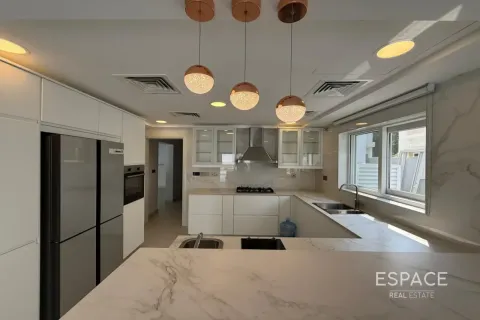 Villa te huur in Meadows, Dubai, VAE 5 slaapkamers, 391 vr.m., nr 738217 - foto 4