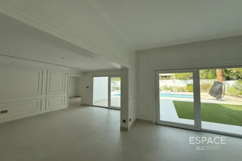 Villa te huur in Meadows, Dubai, VAE 5 slaapkamers, 391 vr.m., nr 738217 - foto 3