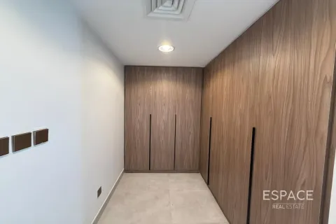 Villa te huur in Meadows, Dubai, VAE 5 slaapkamers, 391 vr.m., nr 738217 - foto 8