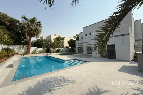 Villa i Meadows, Dubai, UAE 5 soveværelser, 391 kvm № 738217