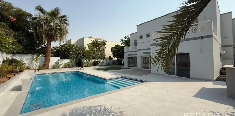 Villa in Meadows, Dubai, VAE 5 slaapkamers, 391 vr.m. nr 738217