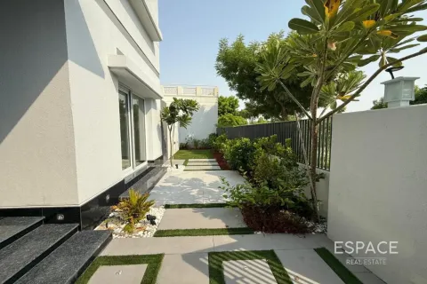 Villa te huur in Meadows, Dubai, VAE 5 slaapkamers, 391 vr.m., nr 738217 - foto 15