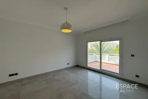 Villa te huur in Meadows, Dubai, VAE 5 slaapkamers, 391 vr.m., nr 738217 - foto 7