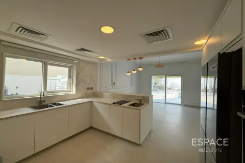 Villa te huur in Meadows, Dubai, VAE 5 slaapkamers, 391 vr.m., nr 738217 - foto 5
