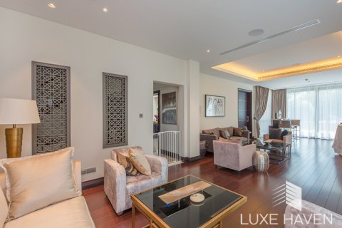 Villa til salg i Jumeirah Golf Estates, Dubai, UAE 5 soveværelser, 522.58 kvm № 571375 - foto 3