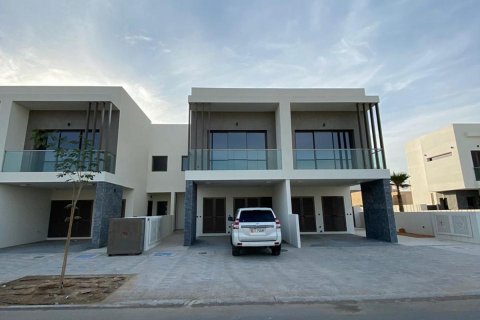 Radový dom na Yas Island, Abu Dhabi, SAE 2 spálne, 225 m2 č. 543594