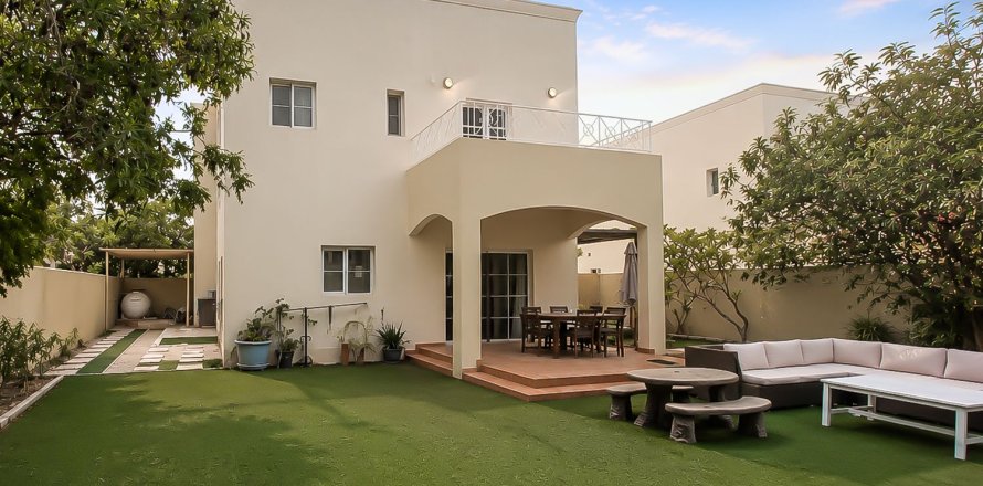 Villa sa Meadows, Dubai, UAE 3 silid-tulugan, 317.26 sq.m. № 750016