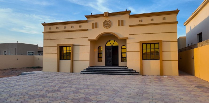Вілла в Al Riffa, Рас-эль-Хайма, ОАЕ 4 спальні, 929м2 № 734944