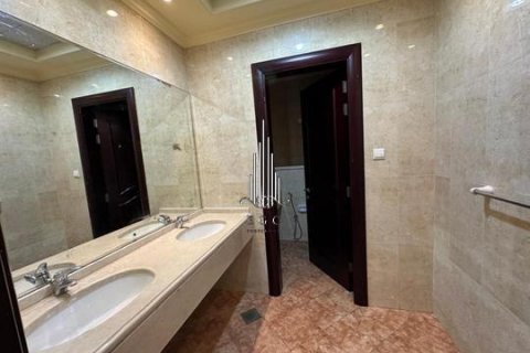 Villa para arrendamento em Al Bateen, Abu Dhabi, EAU 7 quartos, 557.4 m2 № 544451 - foto 21