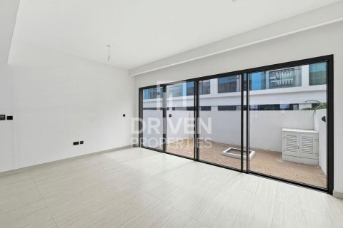 Adosado en Damac Lagoons, Dubai, EAU 5 dormitorios, 306.02 m² № 768143