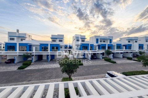 Townhouse in Damac Lagoons, Dubai, UAE 4 bedrooms, 144 sq.m. № 768144 - photo 16