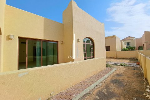 Villa in Sas Al Nakheel, Abu Dhabi, UAE 3 bedrooms, 208.6 sq.m. № 476966 - photo 20