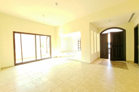 Villa in Sas Al Nakheel, Abu Dhabi, UAE 3 bedrooms, 208.6 sq.m. № 476966 - photo 3