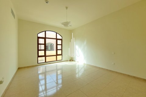 Villa in Sas Al Nakheel, Abu Dhabi, UAE 3 bedrooms, 208.6 sq.m. № 476966 - photo 4
