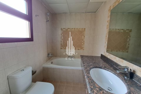 Villa in Sas Al Nakheel, Abu Dhabi, UAE 3 bedrooms, 208.6 sq.m. № 476966 - photo 17