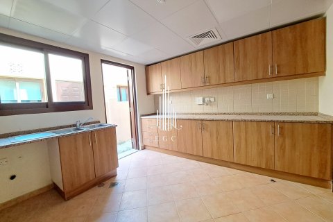 Villa in Sas Al Nakheel, Abu Dhabi, UAE 3 bedrooms, 208.6 sq.m. № 476966 - photo 9