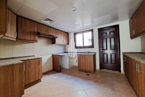 Villa in Sas Al Nakheel, Abu Dhabi, UAE 3 bedrooms, 208.6 sq.m. № 476966 - photo 11