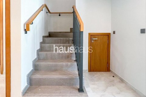 Villa para arrendamento em Dubai Land, Dubai, EAU 4 quartos, 230 m2 № 627061 - foto 5