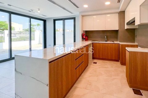 Villa para arrendamento em Dubai Land, Dubai, EAU 4 quartos, 230 m2 № 627061 - foto 4