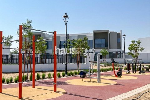 Villa para arrendamento em Dubai Land, Dubai, EAU 4 quartos, 230 m2 № 627061 - foto 15
