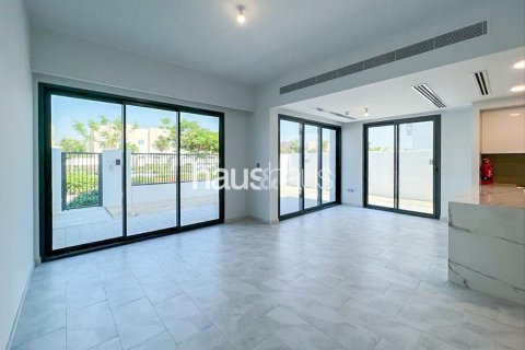 Villa para arrendamento em Dubai Land, Dubai, EAU 4 quartos, 230 m2 № 627061 - foto 2