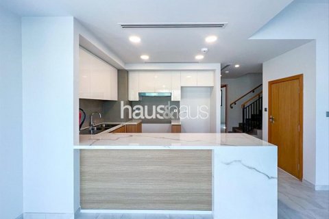 Villa para arrendamento em Dubai Land, Dubai, EAU 4 quartos, 230 m2 № 627061 - foto 3