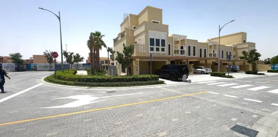 خانه شهری در Dubai ، امارات متحده عربی 5 خوابه ، 219.5 متر مربع.  شماره 765788