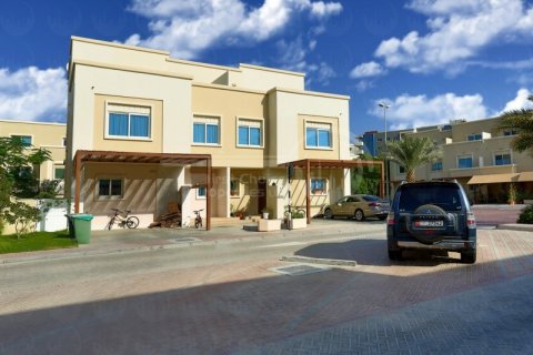 Villa a Al Reef, Abu Dhabi, EAU 4 camere da letto, 265.3 mq. № 407302
