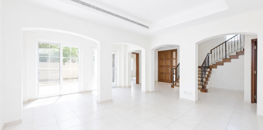 ویلا در Arabian Ranches، Dubai ، امارات متحده عربی 4 خوابه ، 704.58 متر مربع.  شماره 750549
