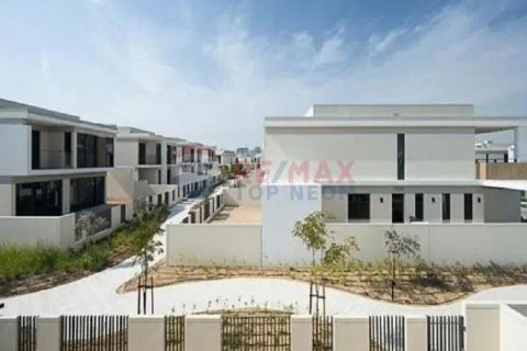 Villa para arrendamento em Tilal Al Ghaf, Dubai, EAU 4 quartos, 405 m2 № 477293 - foto 3
