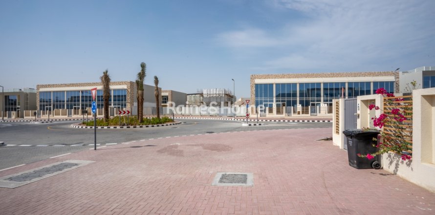 Villa à Rukan, Dubai, EAU: 2 chambres, 79.3 m2 № 707568