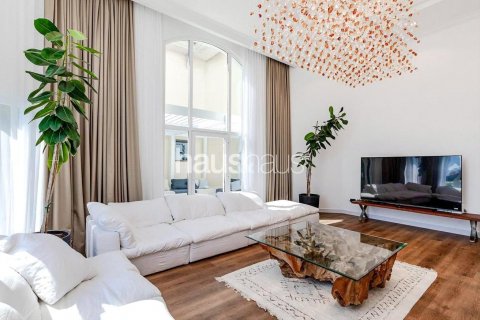 Vilë në Palm Jumeirah, Dubai, Emiratet e Bashkuara Arabe 5 dhoma gjumi, 465 m2. № 627026 - Foto 9