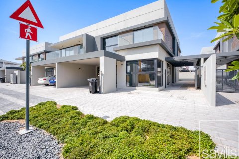 Vila v Dubai Land, SAE 5 spální, 325.16 m2 č. 755347