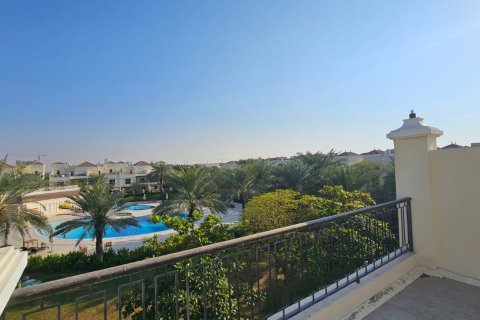Shtëpi në qytet në Ras Al Khaimah, Emiratet e Bashkuara Arabe 4 dhoma gjumi, 376 m2. № 734670