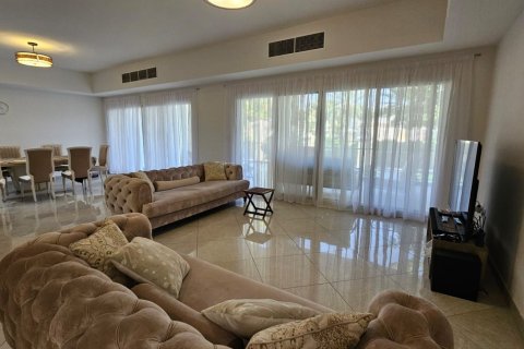 Kaupunkipientalo Ras Al Khaimah, Arabiemiraatit 4 makuuhuonetta, 376 m2 № 734670 - kuva 5