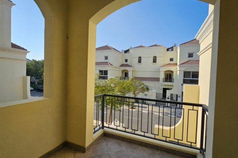 Kaupunkipientalo Ras Al Khaimah, Arabiemiraatit 4 makuuhuonetta, 376 m2 № 734670 - kuva 13