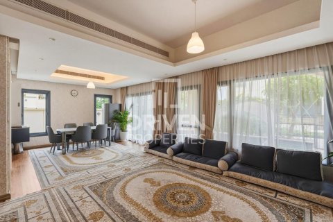Vila v Mirdif, Dubai, SAE 3 spálne, 267 m2 č. 757327 - Fotografia 3