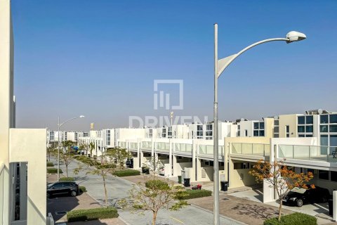 Villa til leje i Dubai, UAE 4 soveværelser, 151.8 kvm № 757322 - foto 13