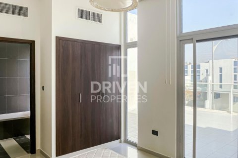 Villa til leje i Dubai, UAE 4 soveværelser, 151.8 kvm № 757322 - foto 5